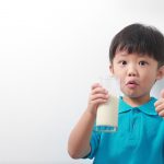 Susu dan Manfaatnya untuk Kesehatan Gigi Anak-anak