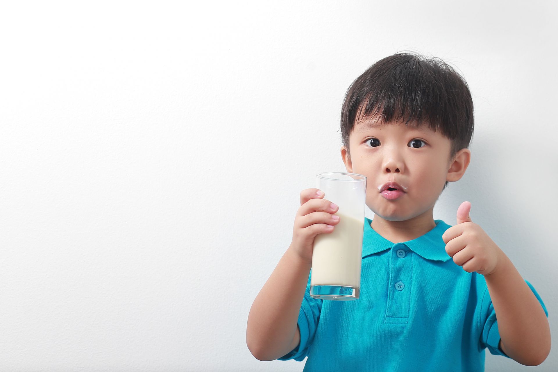 Susu dan Manfaatnya untuk Kesehatan Gigi Anak-anak